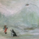 Kind und Hund lassen im Winter einen Drachen steigen